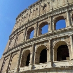 Dettaglio del Colosseo: per la struttura fu utilizzato il travertino di Tivoli.
