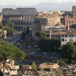 Panoramica sul Colosseo e sui Colli Albani dal Campidoglio.